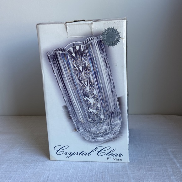 Eden crystal clear 8 in vase with 24% lead - Picture 9 of 9